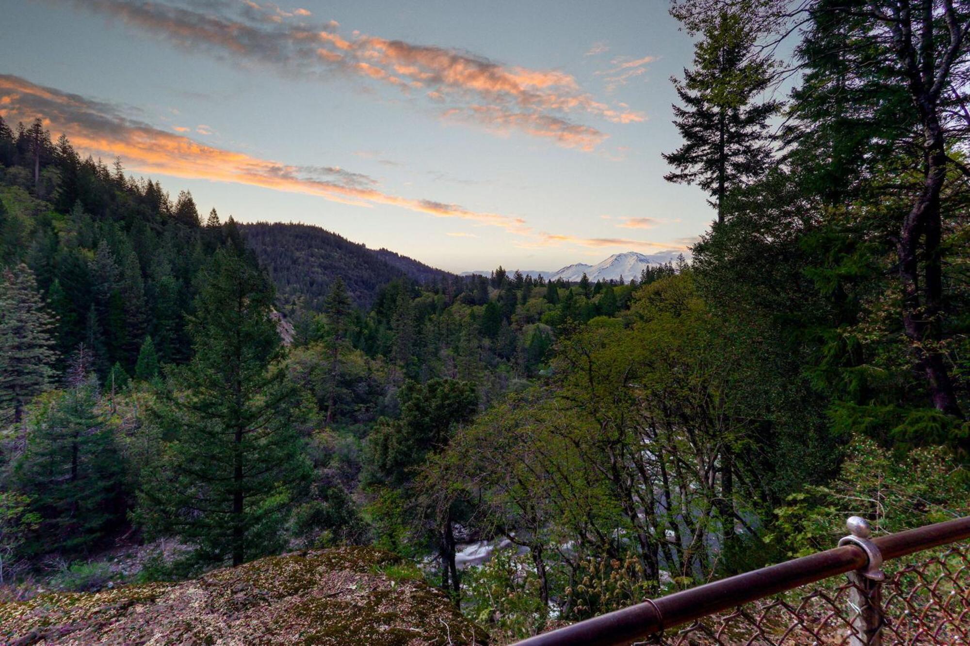 Cave Springs Resort Dunsmuir Zewnętrze zdjęcie